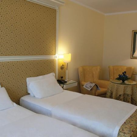 Hotel La Bussola Novara Bagian luar foto