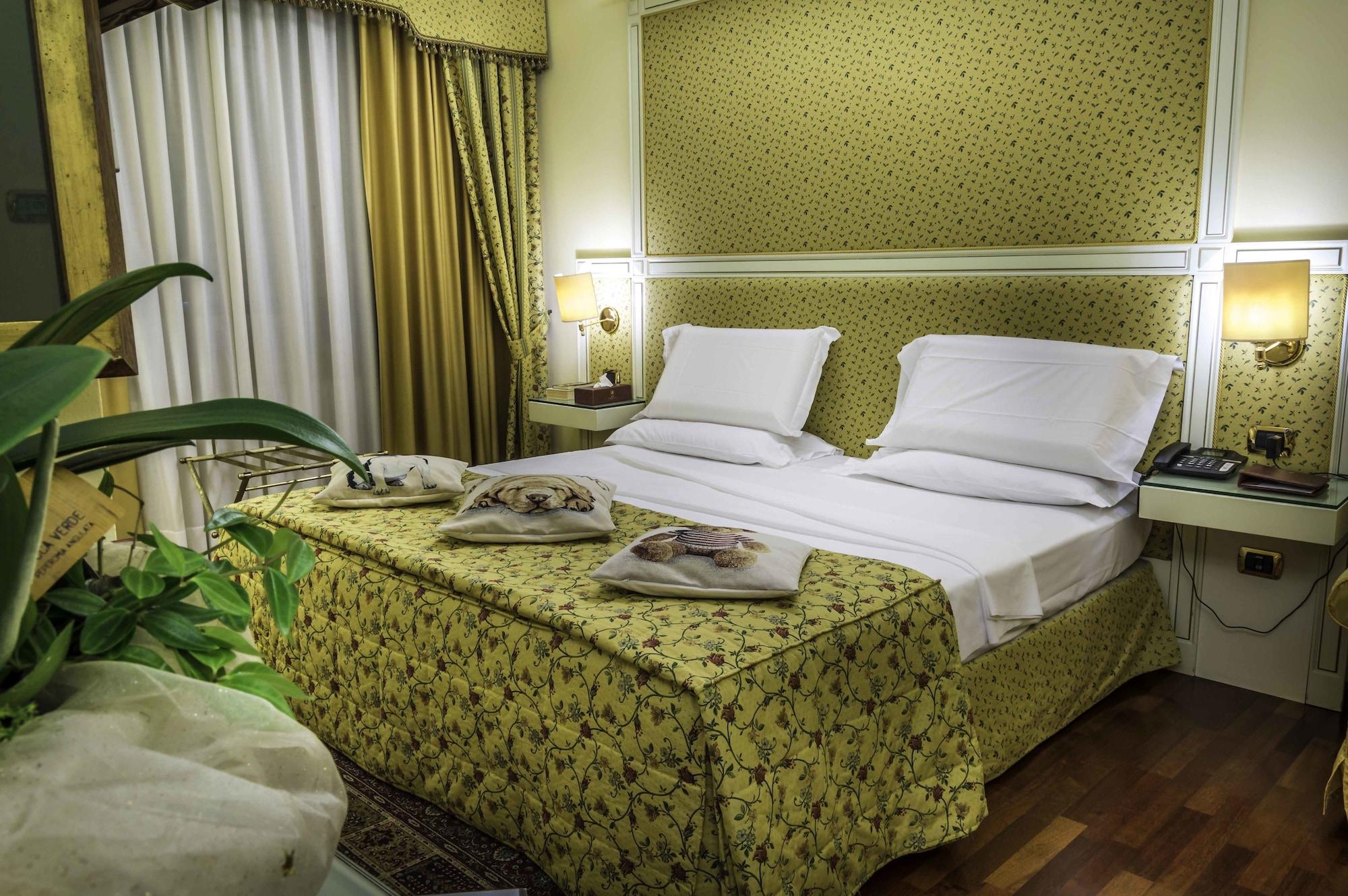 Hotel La Bussola Novara Bagian luar foto