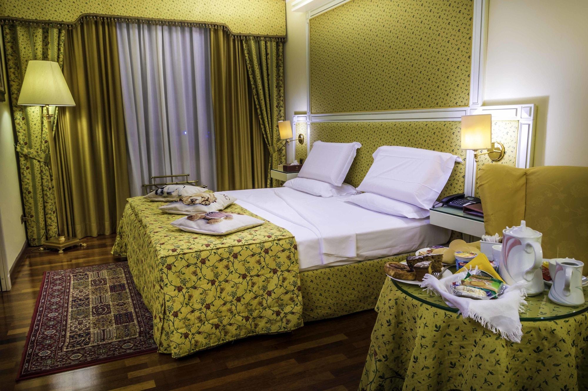 Hotel La Bussola Novara Bagian luar foto