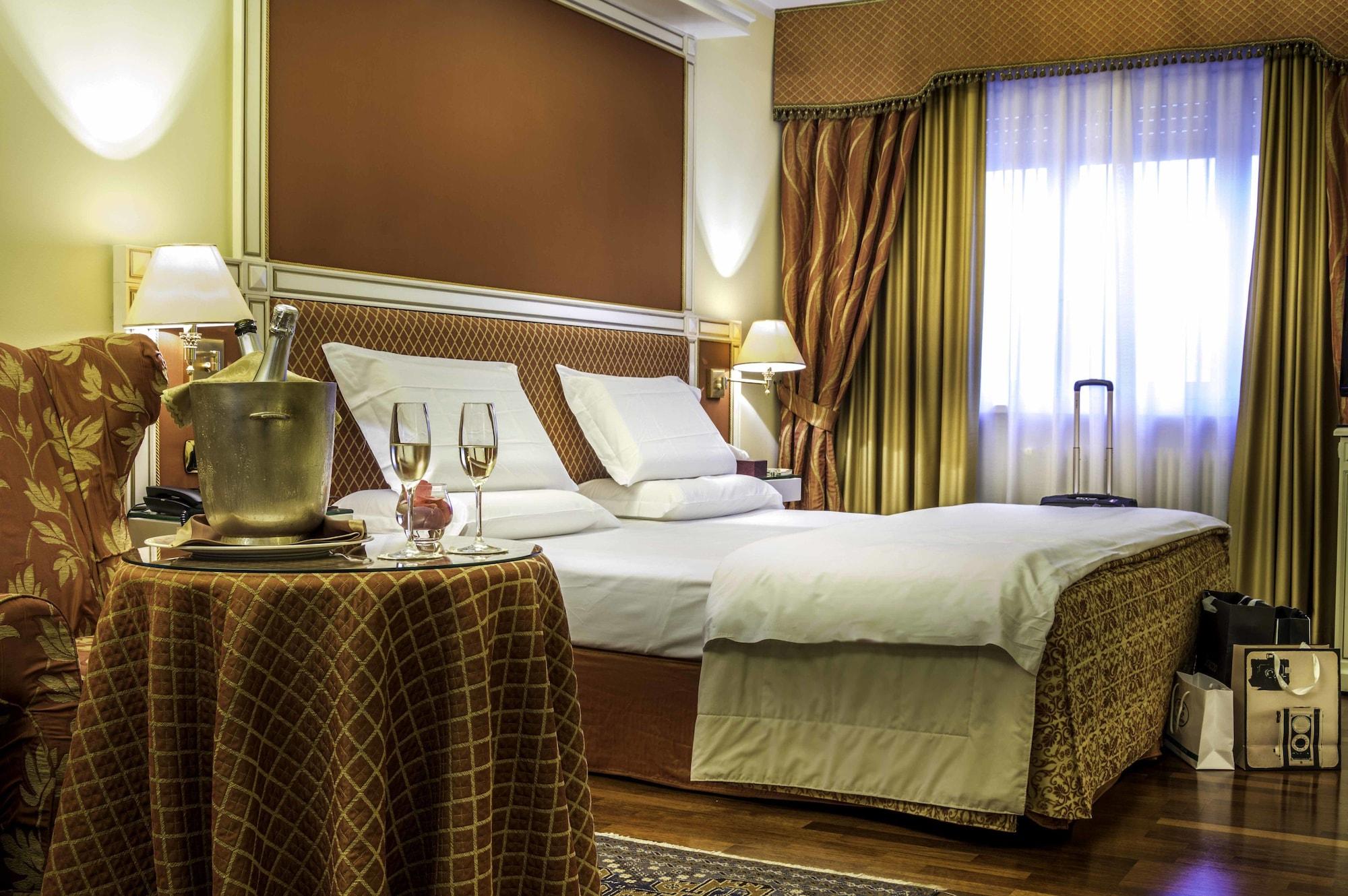 Hotel La Bussola Novara Bagian luar foto