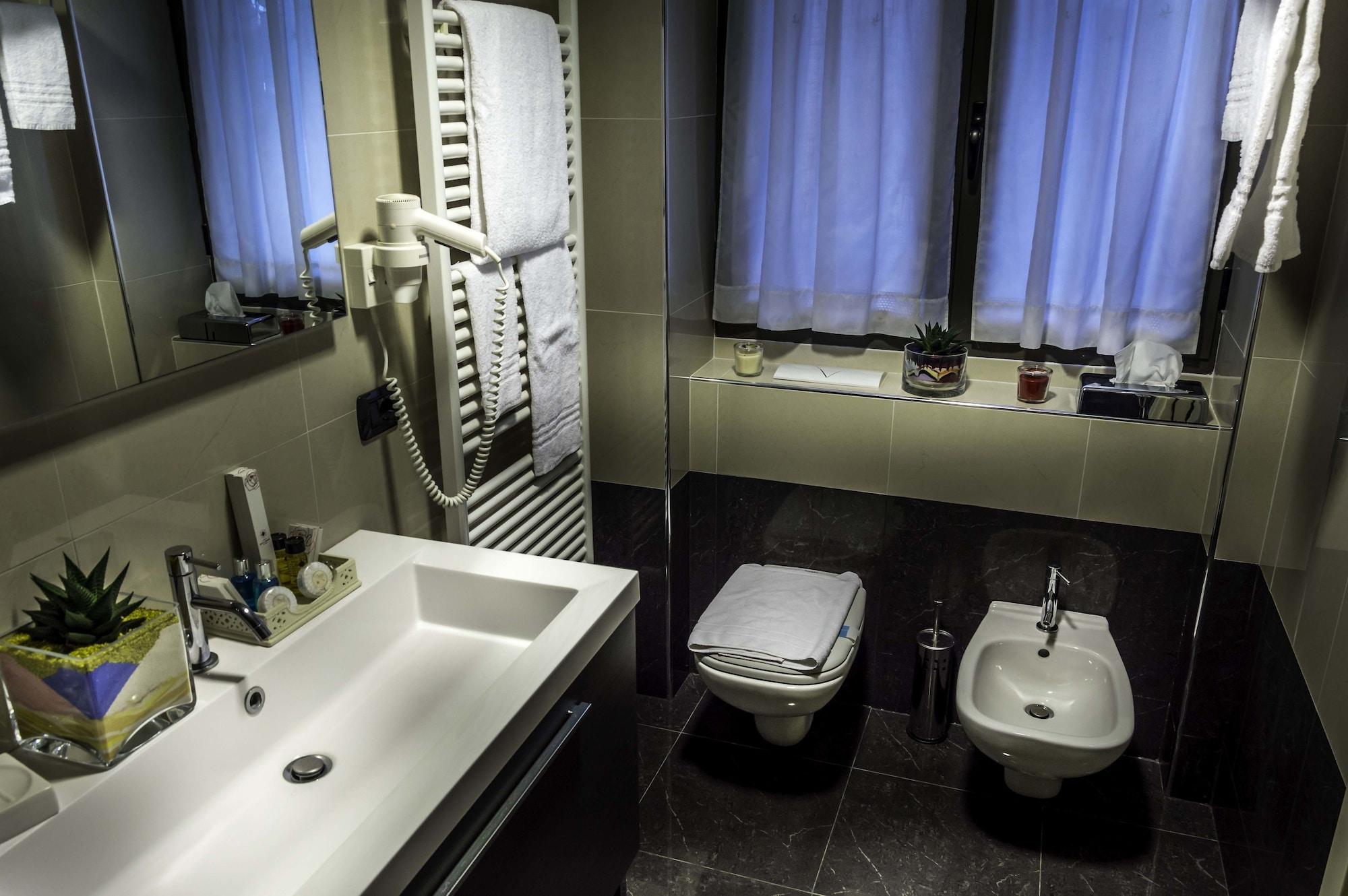 Hotel La Bussola Novara Bagian luar foto