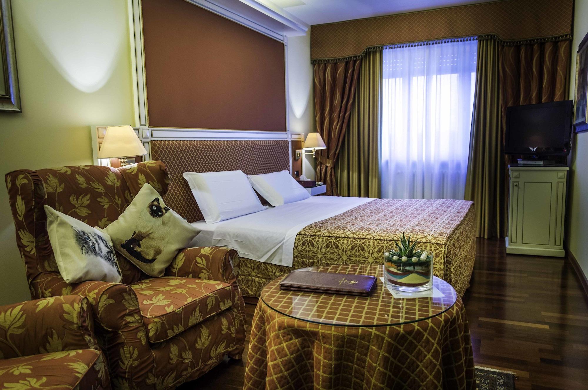 Hotel La Bussola Novara Bagian luar foto