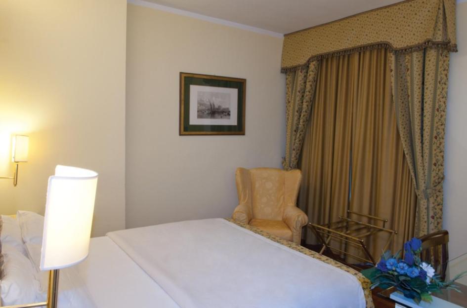 Hotel La Bussola Novara Bagian luar foto