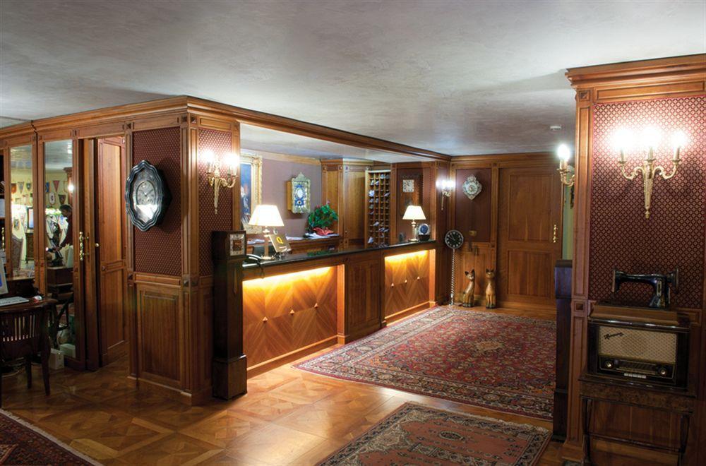 Hotel La Bussola Novara Bagian luar foto