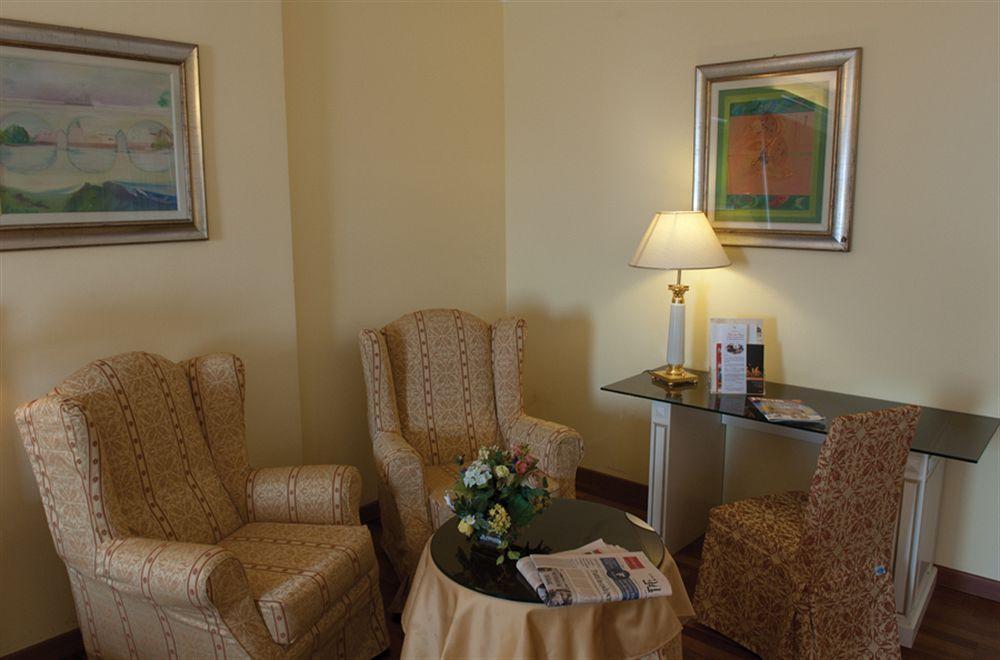 Hotel La Bussola Novara Bagian luar foto