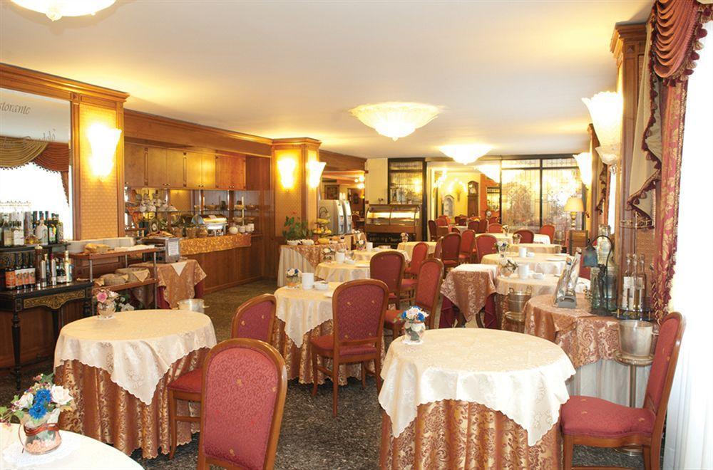 Hotel La Bussola Novara Bagian luar foto