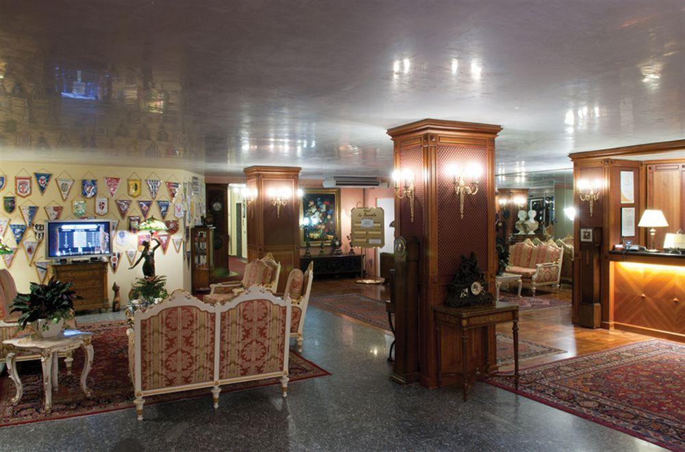 Hotel La Bussola Novara Bagian luar foto